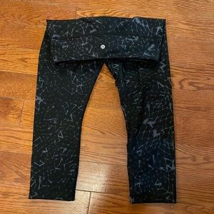 Lululemon black w/ grey print leggings size 6